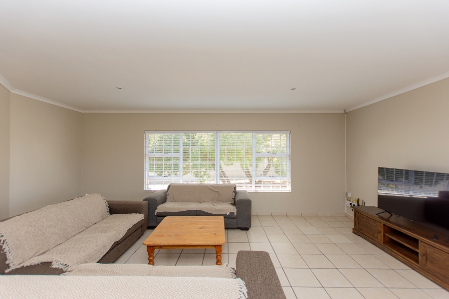 3 Bedroom Property for Sale in Middedorp Western Cape